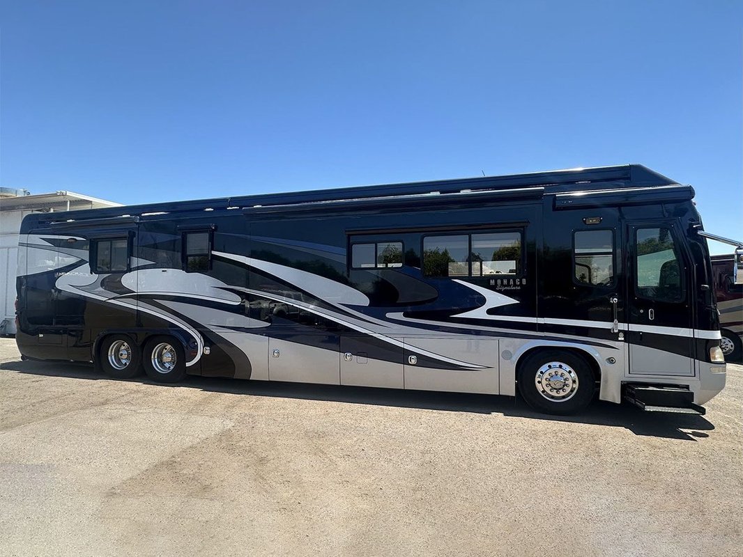 2009 Monaco Signature Fortress IV Class A motorhome